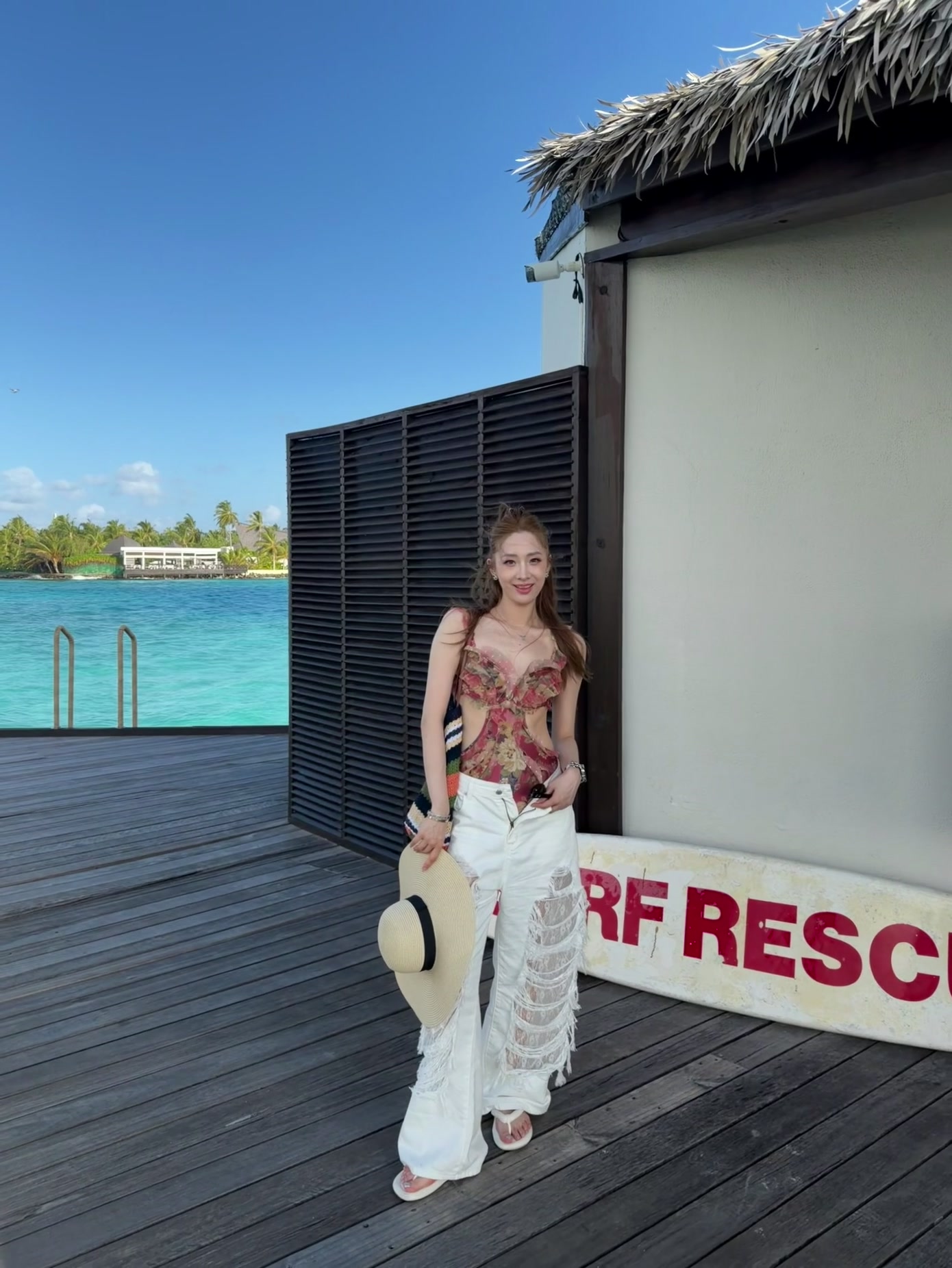 翟晓川妻子晒全家马尔代夫度假照：赴十年之约 变黑哪有快乐重要
