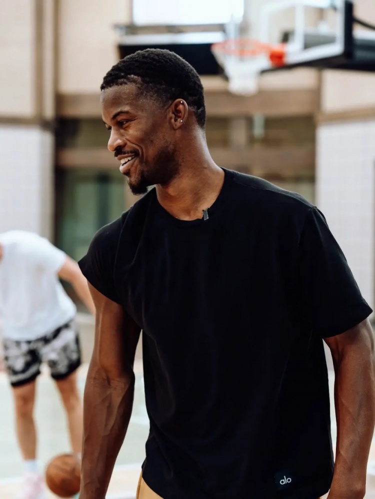 巴特勒晒训练照：回到主场 很快我们就能穿着勇士球衣相见了